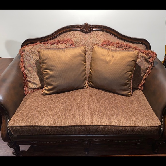 Couch set - Picture 5 of 7